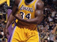 黑白体育-包含徽州金雕队对阵徽州雷霆队，马拉松半决赛险胜，内线统治篮板——边路成突破口的词条