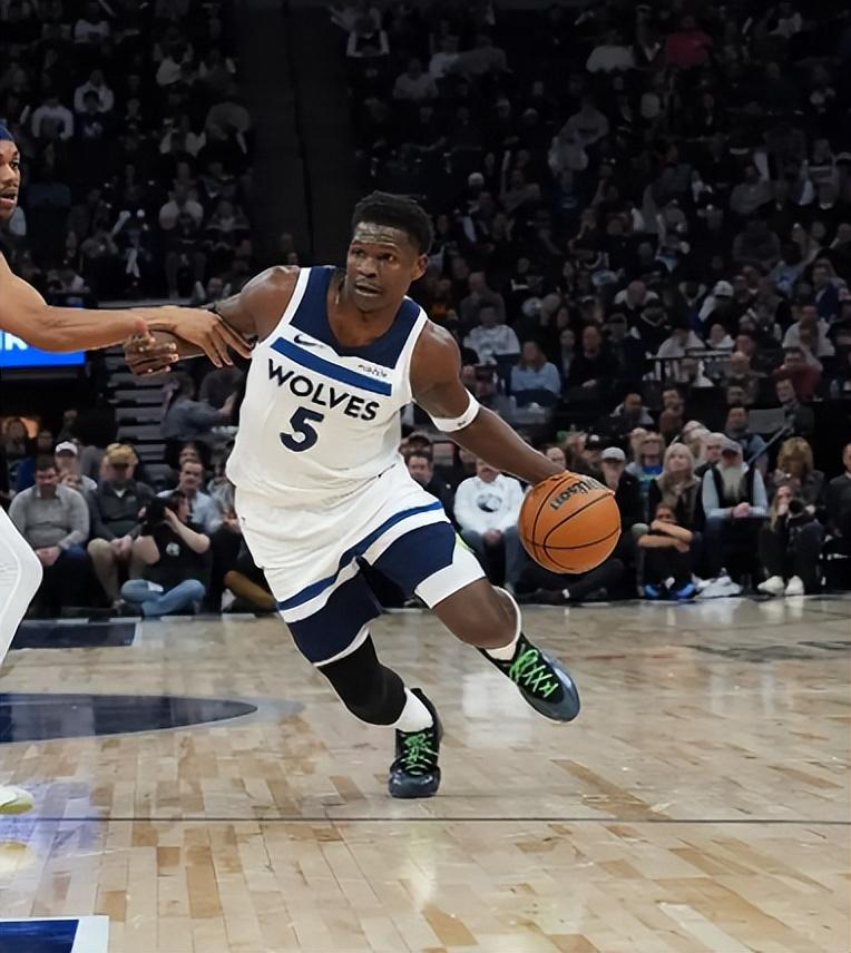 冲刺阶段NBA总决赛焦点战，克里夫兰骑士止住颓势，引发热议，轮换策略成焦点的简单介绍